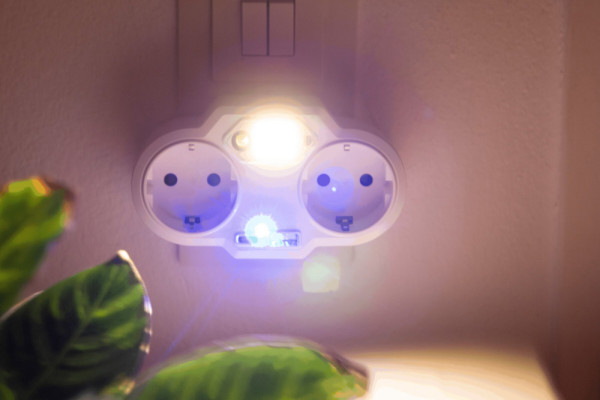 ENDLESS POWER NIGHT - USB-Adapter-Stecker-Netzteil mit Nachtlicht